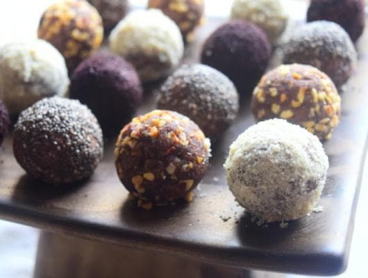 Banana, Almond Butter & Cacao Energy Bites